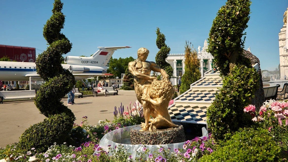Peterhof dawn. Saint Petersburg
