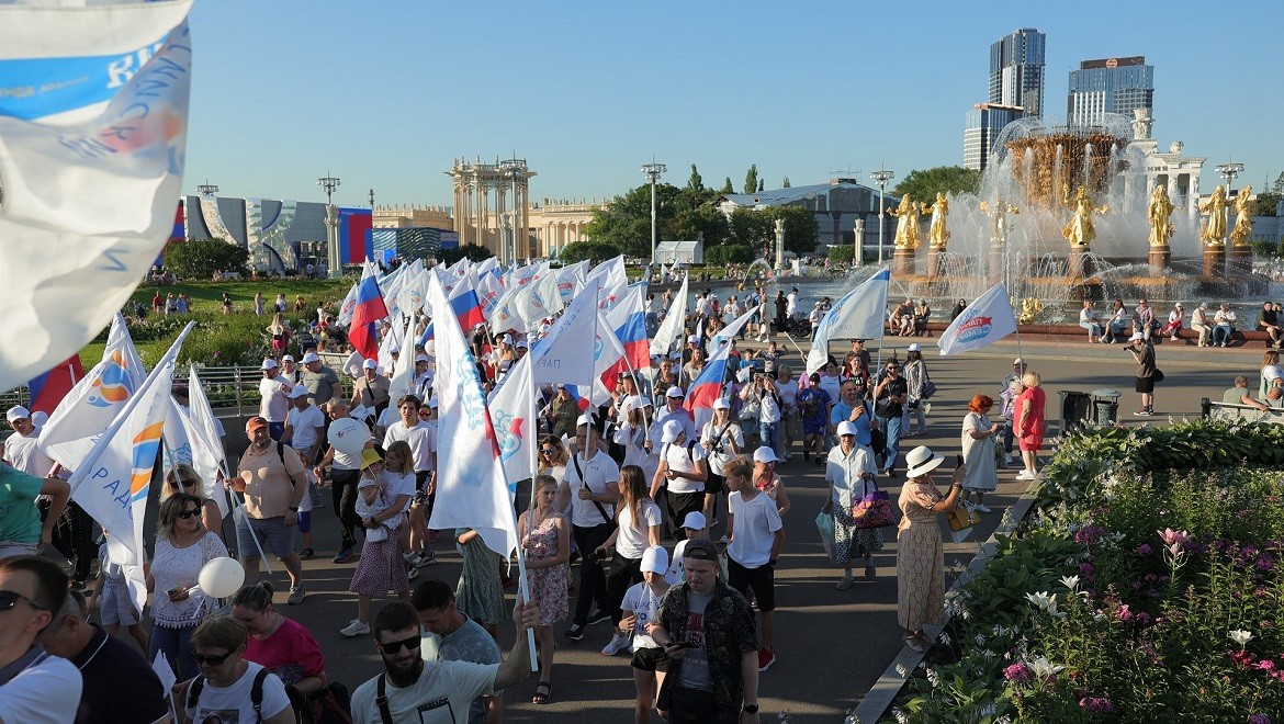 More than three thousand people took part in the All-Russian Family Parade at the RUSSIA EXPO