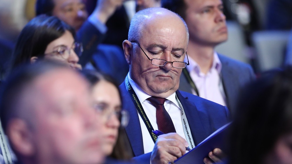 At the "Inventing the Future" Symposium, experts will discuss dialogue between major corporations and new generations