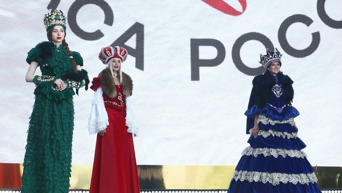 Parade of national costumes was held at the RUSSIA EXPO