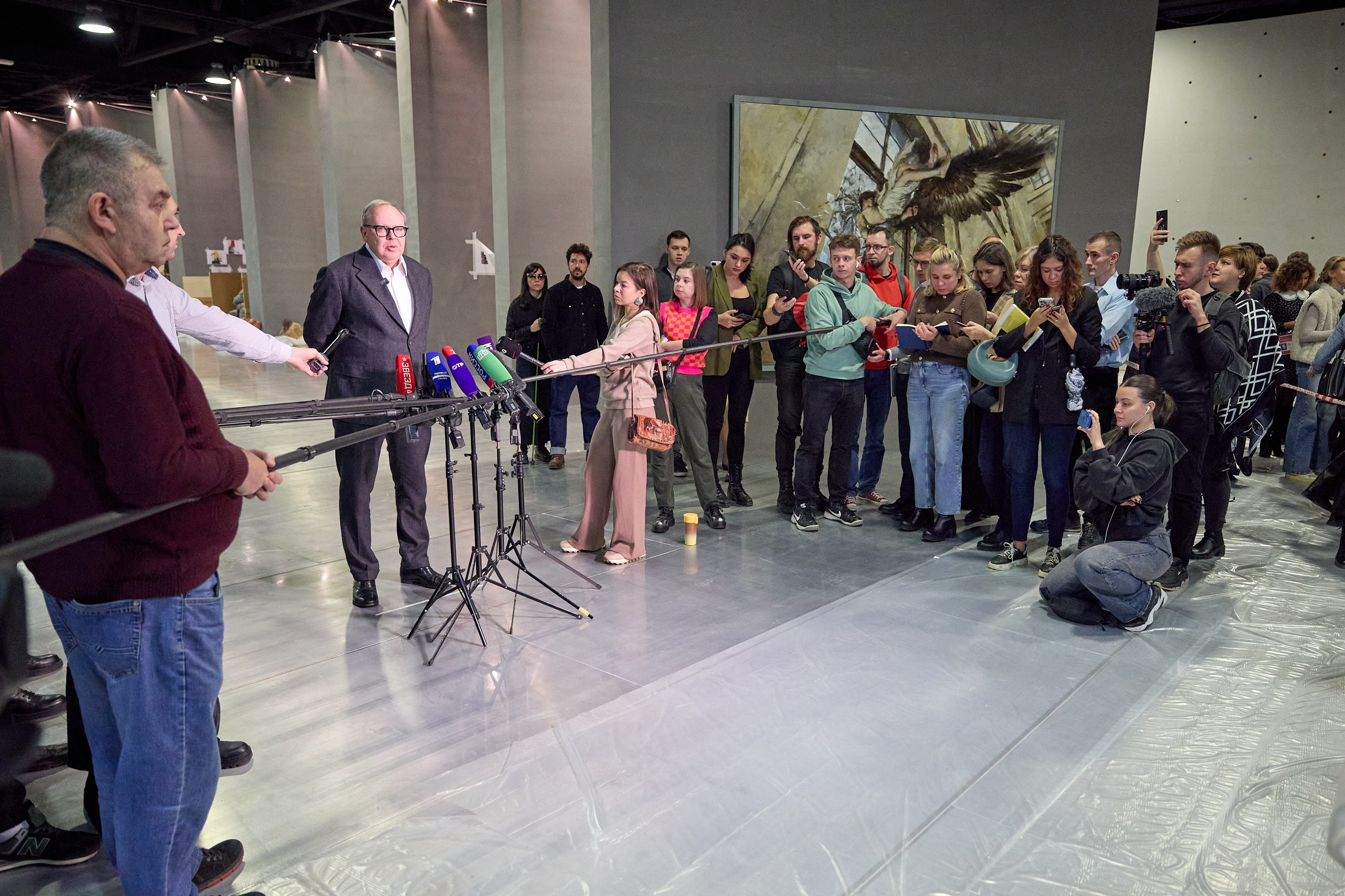 More than 250 artworks by artists from six countries will be featured in the exposition "Legacy for the Future"