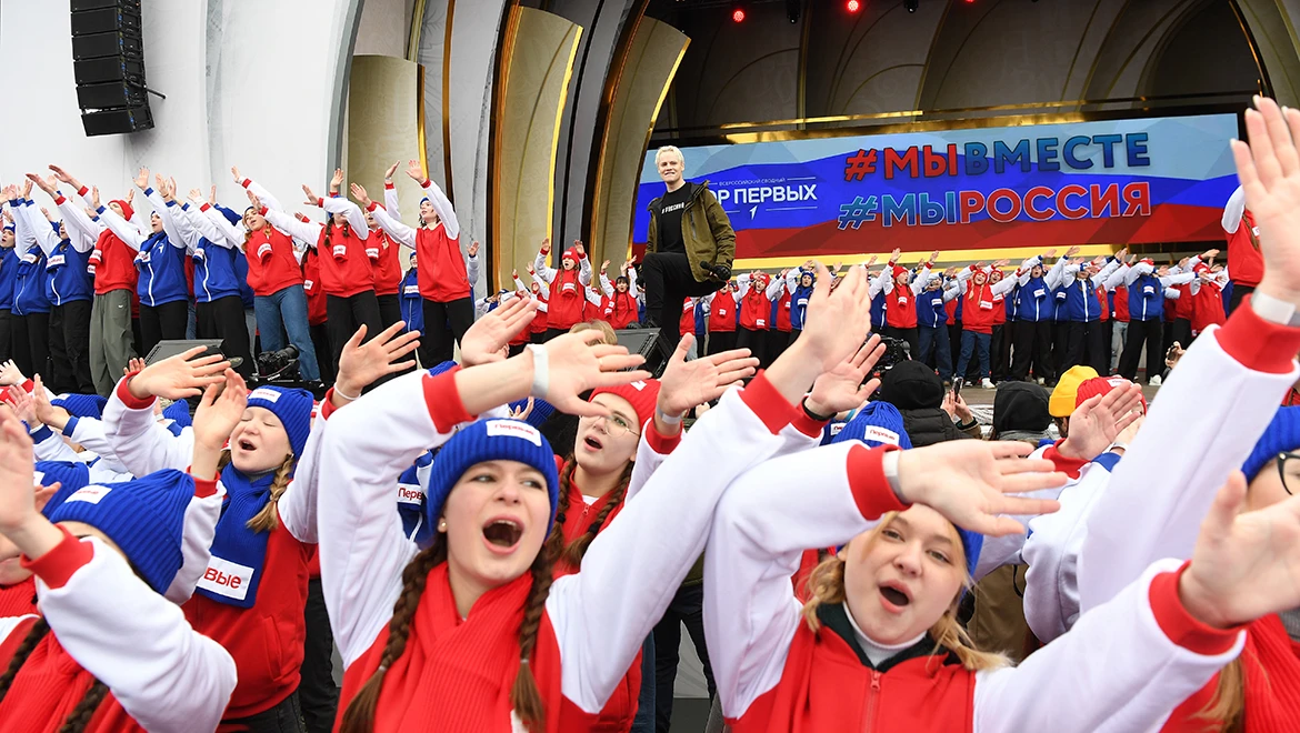 The musical show "1000 of the First" was performed by thousands of children's voices