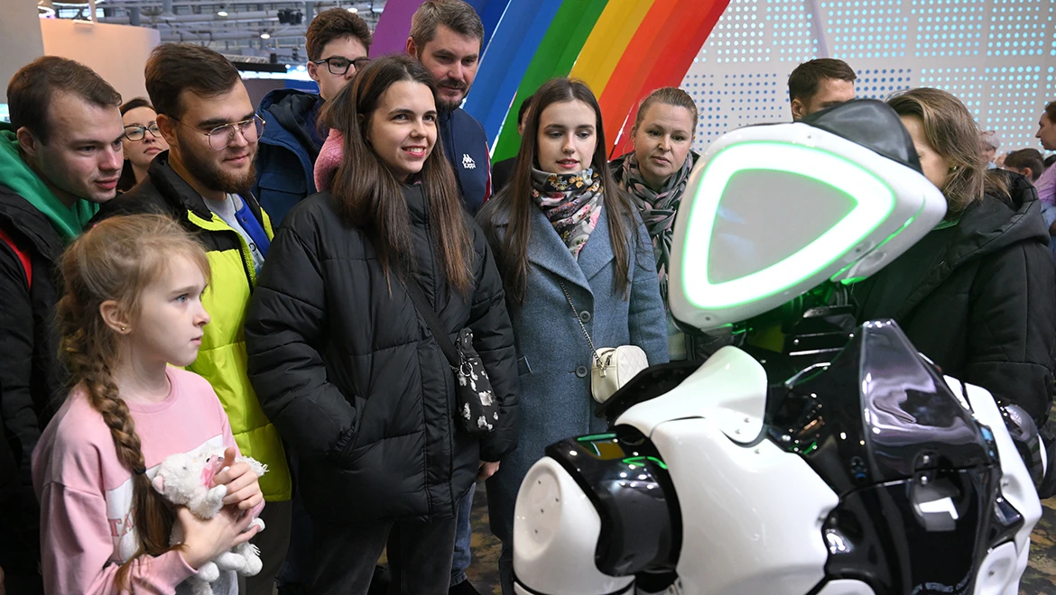 Jewish robot Monya tells anecdotes
