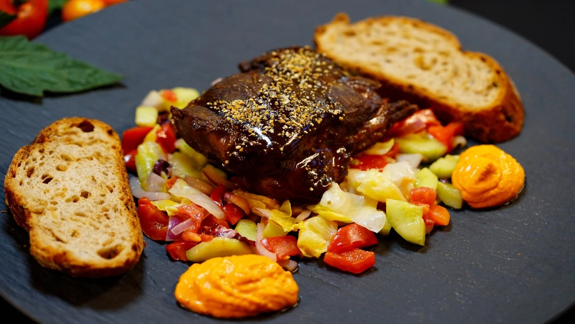 Sturgeon with crayfish sauce, stewed beef cheeks and "Mammoth Lard" - tastings and masterclasses January 13