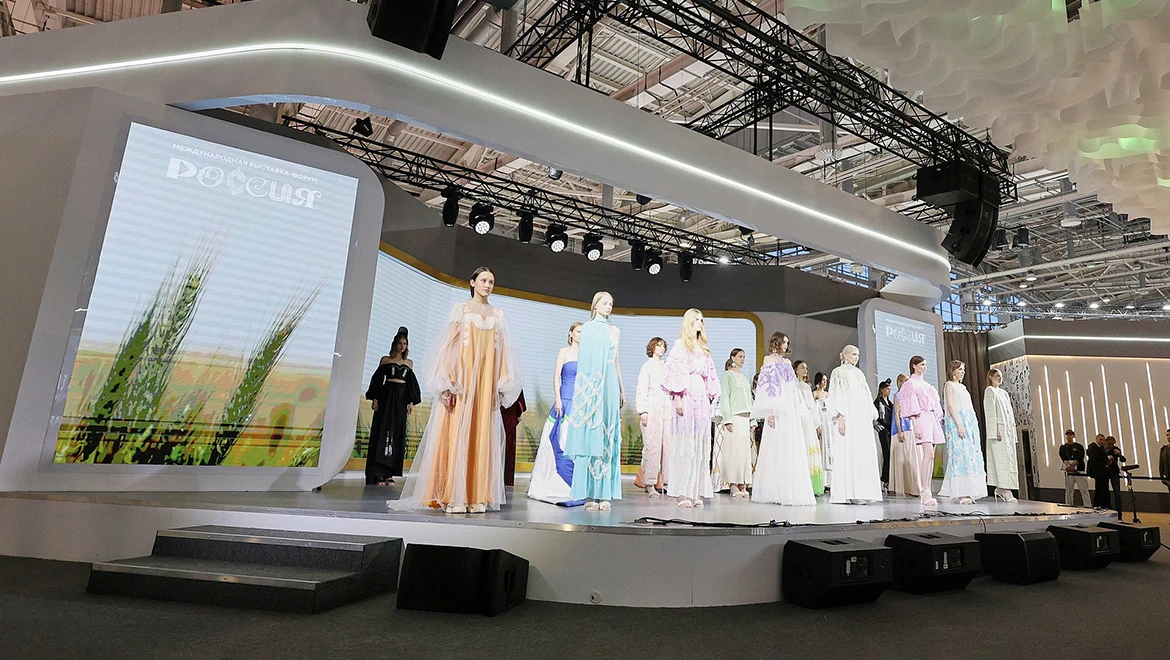 Fashion in support of Belgorod residents: fashion show of designer Alena Akhmadullina's collection was held at the RUSSIA EXPO