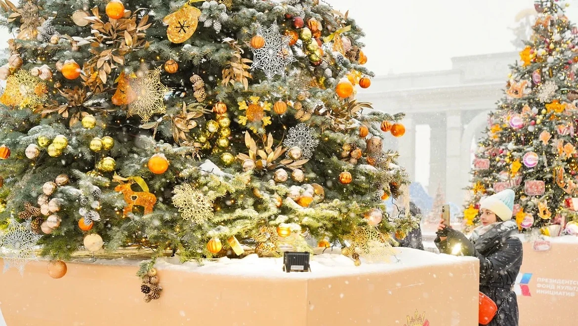 Christmas tree of the Kaliningrad region - everything is made of amber!