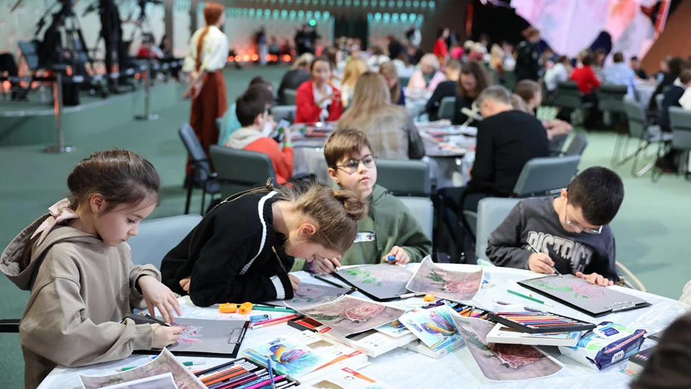 Family workshop "Paint Like Vrubel" was held at the National Centre RUSSIA