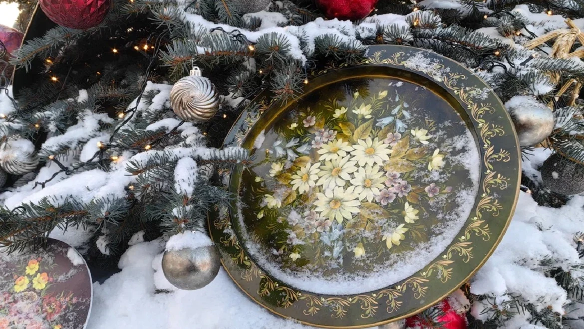 New Year tree of the Kemerovo region - Kuzbass: Prokopievsk painting and charcoal balls