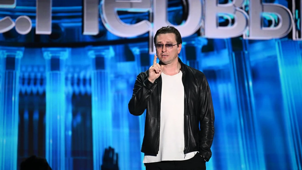 Sergey Bezrukov holds a creative meeting at the RUSSIA EXPO
