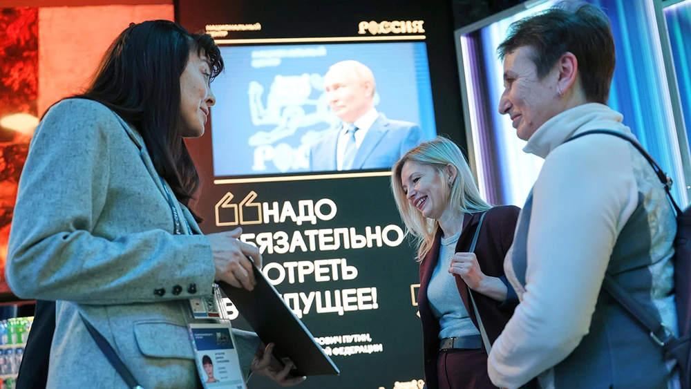 Anniversary guests of the RUSSIA EXPO visited the expositions of the National Centre RUSSIA