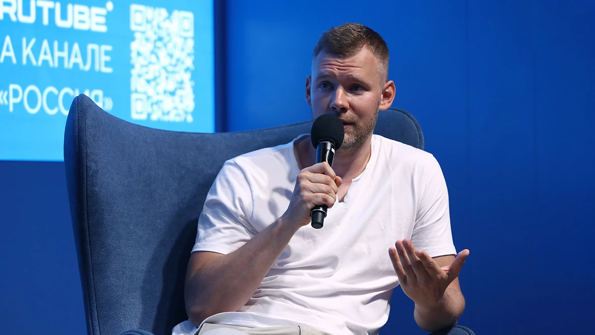 Creative meeting with writer Evgeny Cheshirko took place at the RUSSIA EXPO