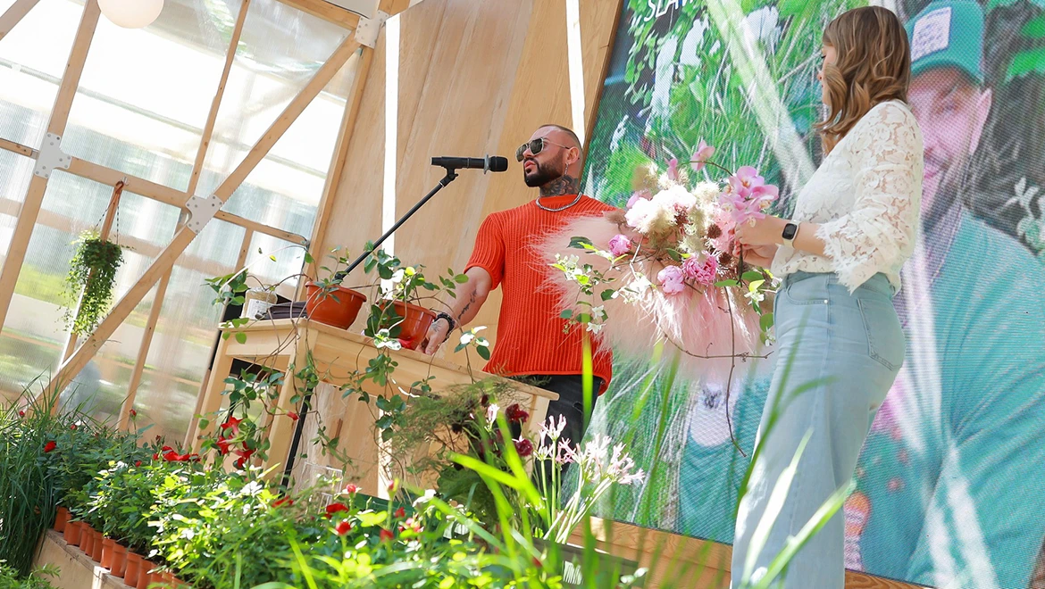 Designer-florist Vyacheslav Roska shared secrets of his art with RUSSIA EXPO guests