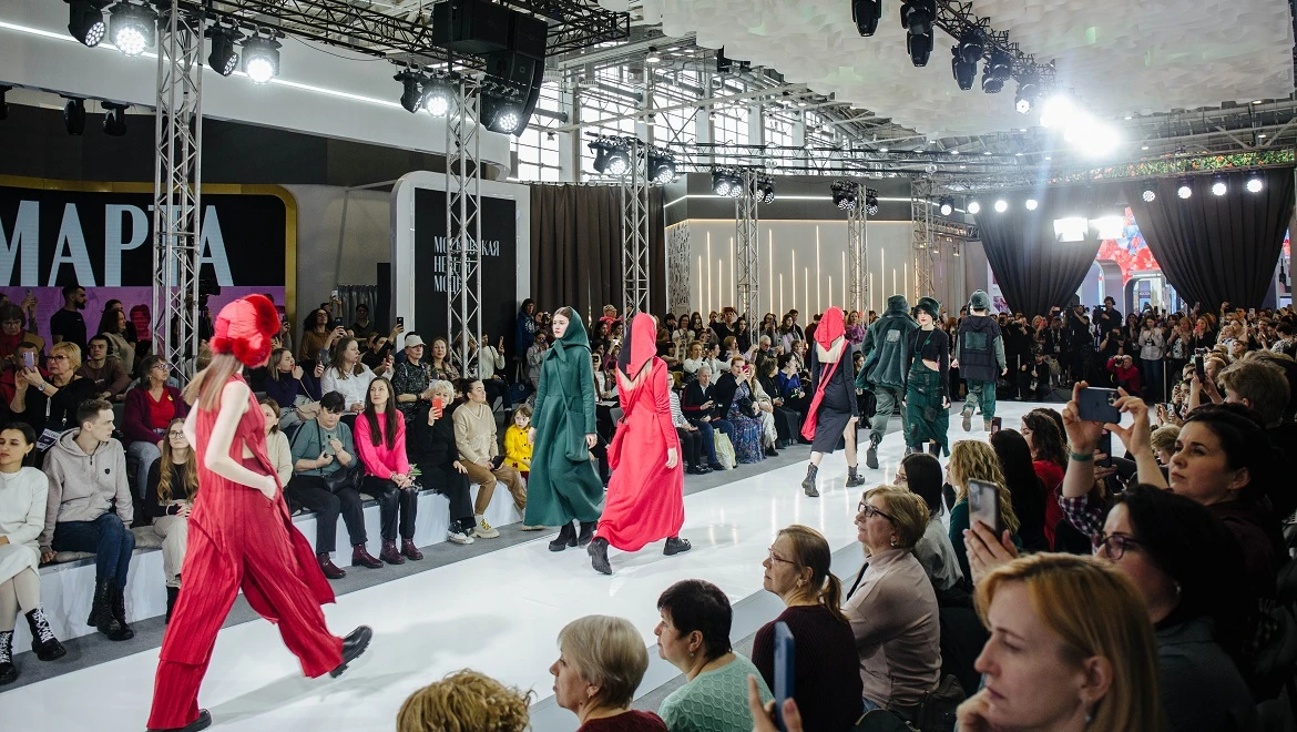 Moscow Fashion Week: Shows of Russian brands continue at the RUSSIA EXPO