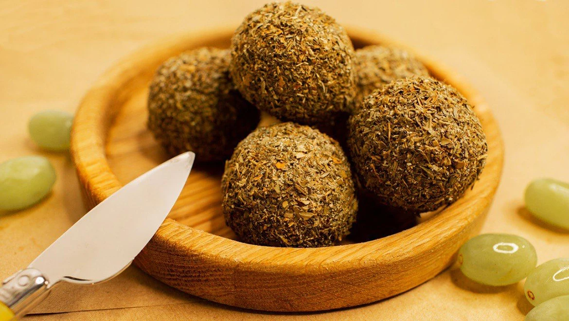 Try the "Seven Spices" dessert and cheeses made according to old recipes at the Farmers Fair