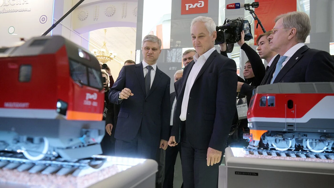 A model of the Crimean Bridge and a robot wiper: Expositions of the Ministry of Transport and the Ministry of Construction at the RUSSIA EXPO