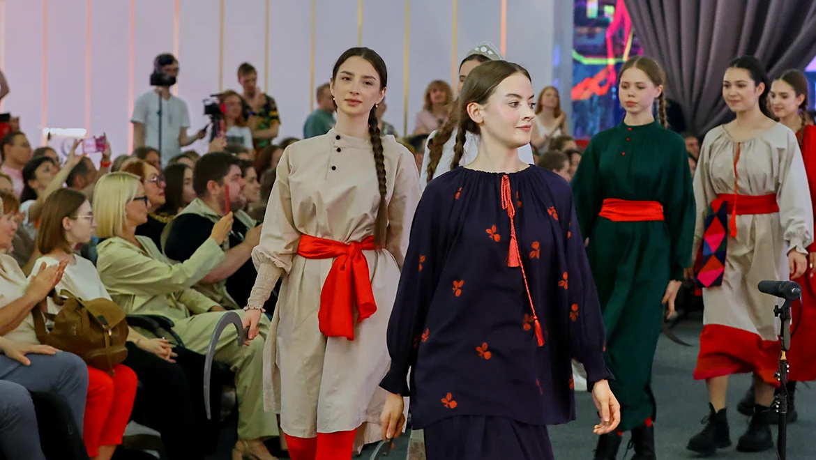 Fashion show featuring Russian designers took place at the RUSSIA EXPO