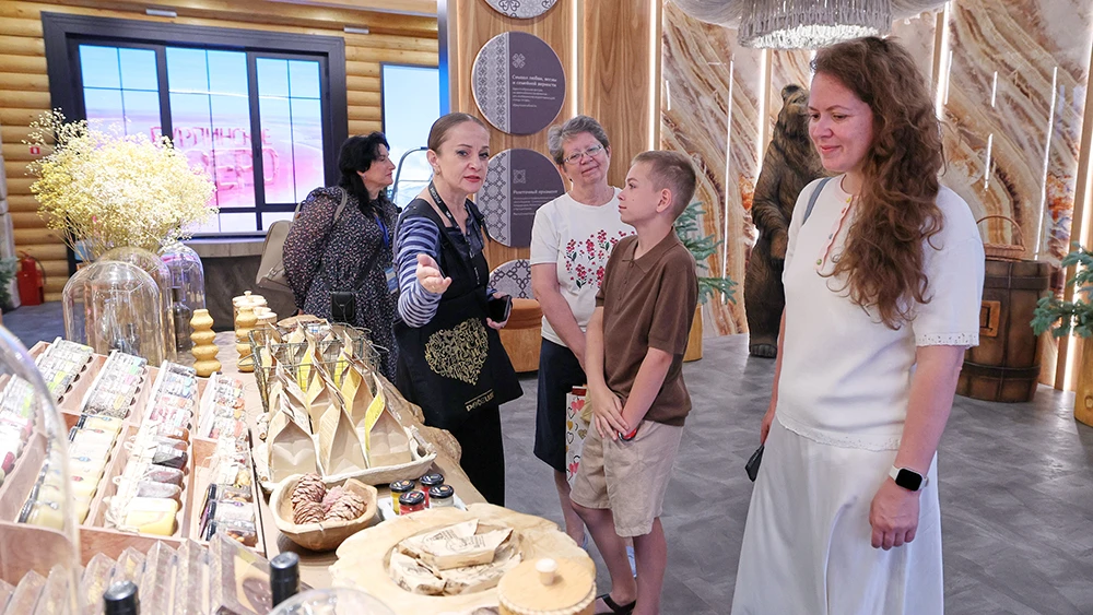"The scale is impressive": participants of the "Routes of Victory" programme visited the "Journey Across Russia" exposition