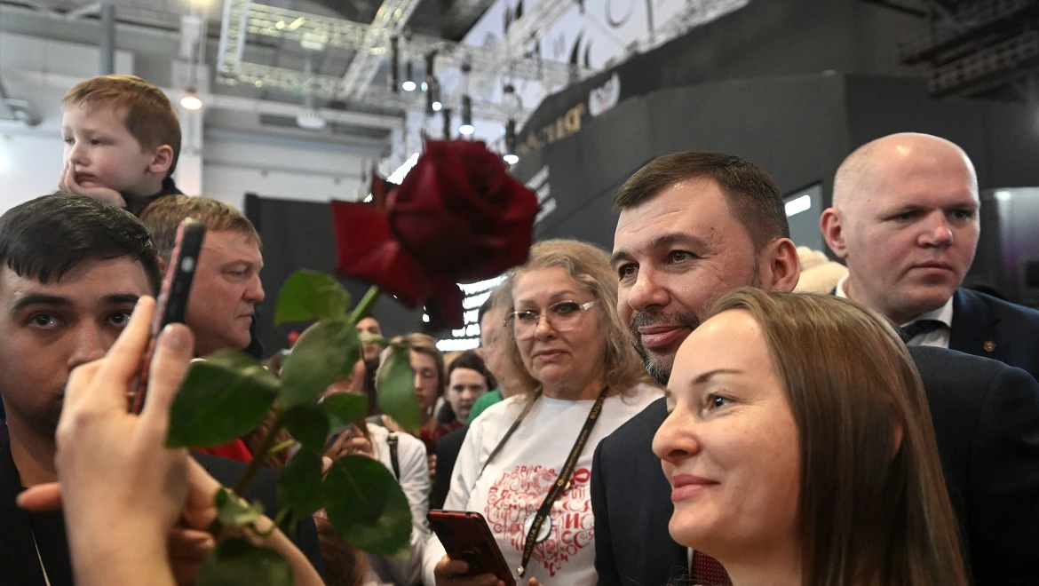 One million tons of grain, renovated roads and hundreds of social facilities: DPR at the RUSSIA EXPO
