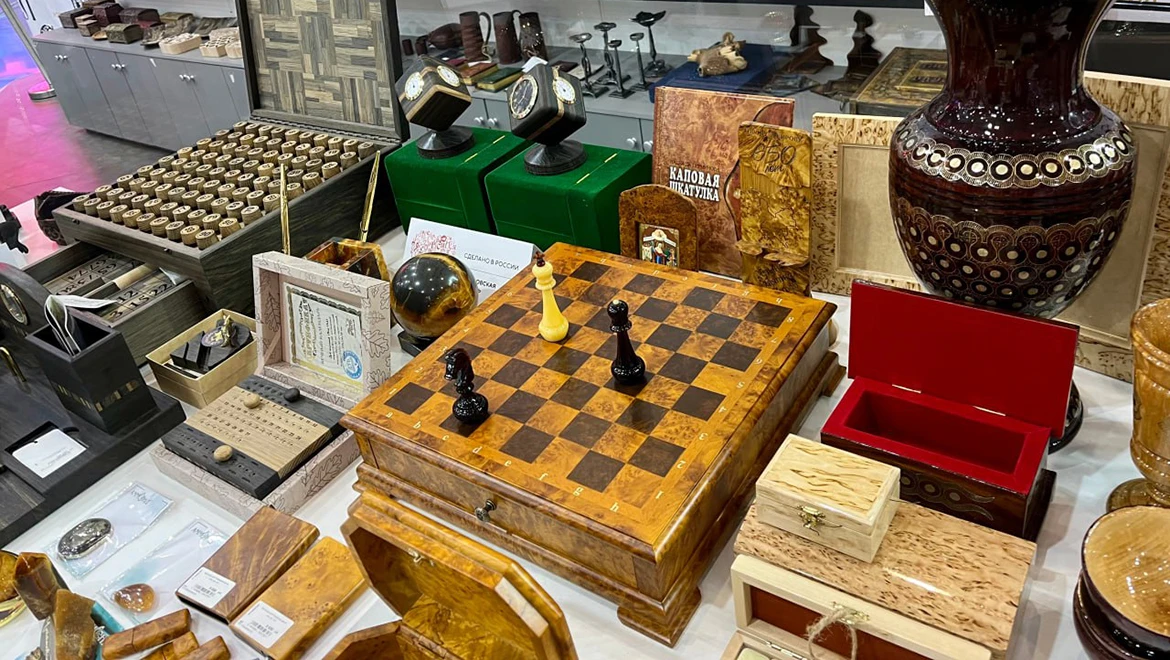 Chess, recipes for warriors and cups instead of usual socks: Gifts for men for any taste in the Department Store