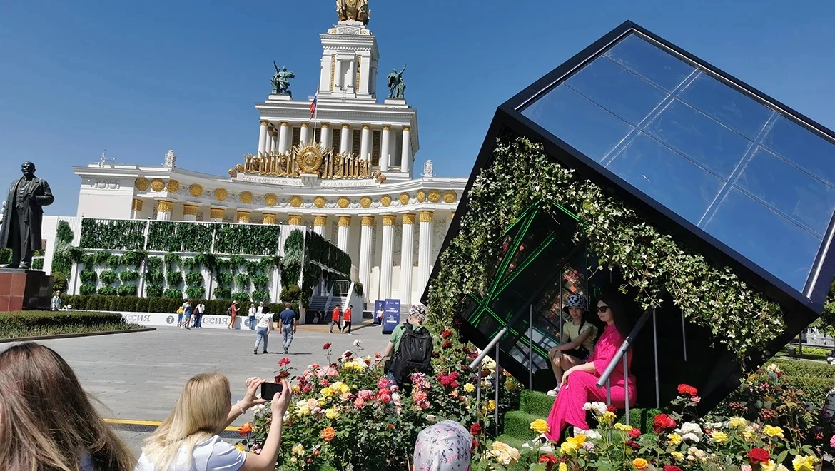 From the gallery of achievements to tulips: a colorful floral route at the RUSSIA EXPO