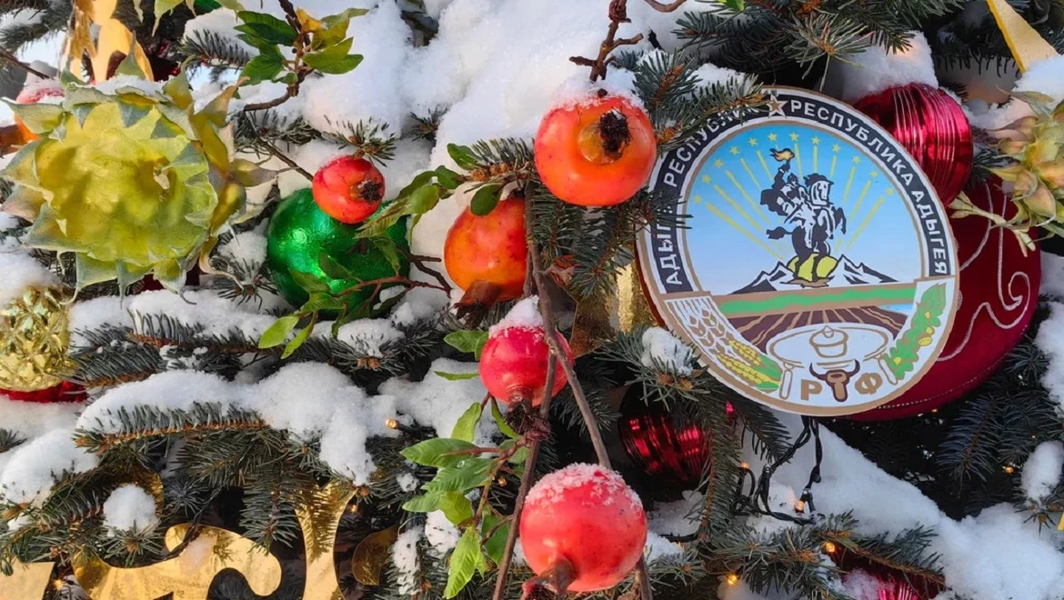 New Year tree of the Republic of Adygea: red velvet and goldwork embroidery