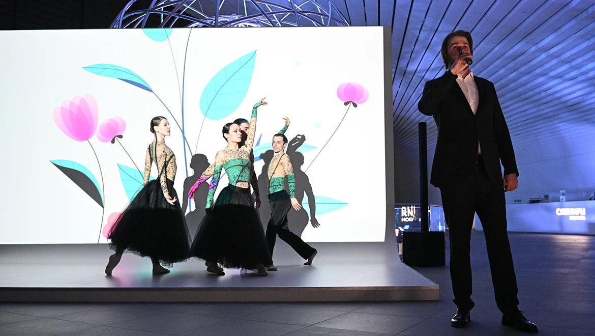 Spring light spectacle accompanied by live opera singing — a new show at the RUSSIA EXPO