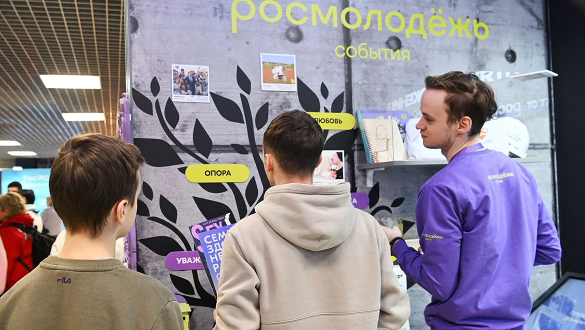 Choose a profession, control an icebreaker and compile a playlist based on the rhythm of your heart: Activities for teenagers at the exposition