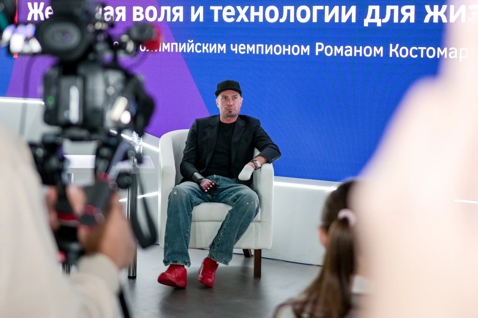 Iron will: Roman Kostomarov met with guests of the Made by Us pavilion