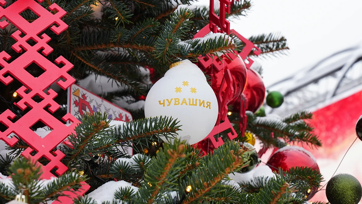 New Year tree of the Chuvash Republic: monisto ringing and a lot of beads