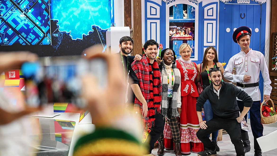 Have a photo shoot, recharge for success and plunge into Moksha culture: a bright start to the week at the RUSSIA EXPO