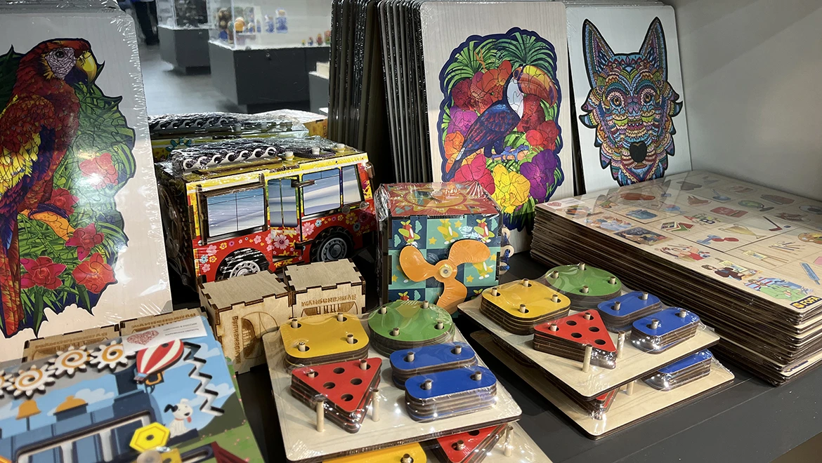 Smart constructors, educational games and giant coloring books: thing to make children happy at the Department Store