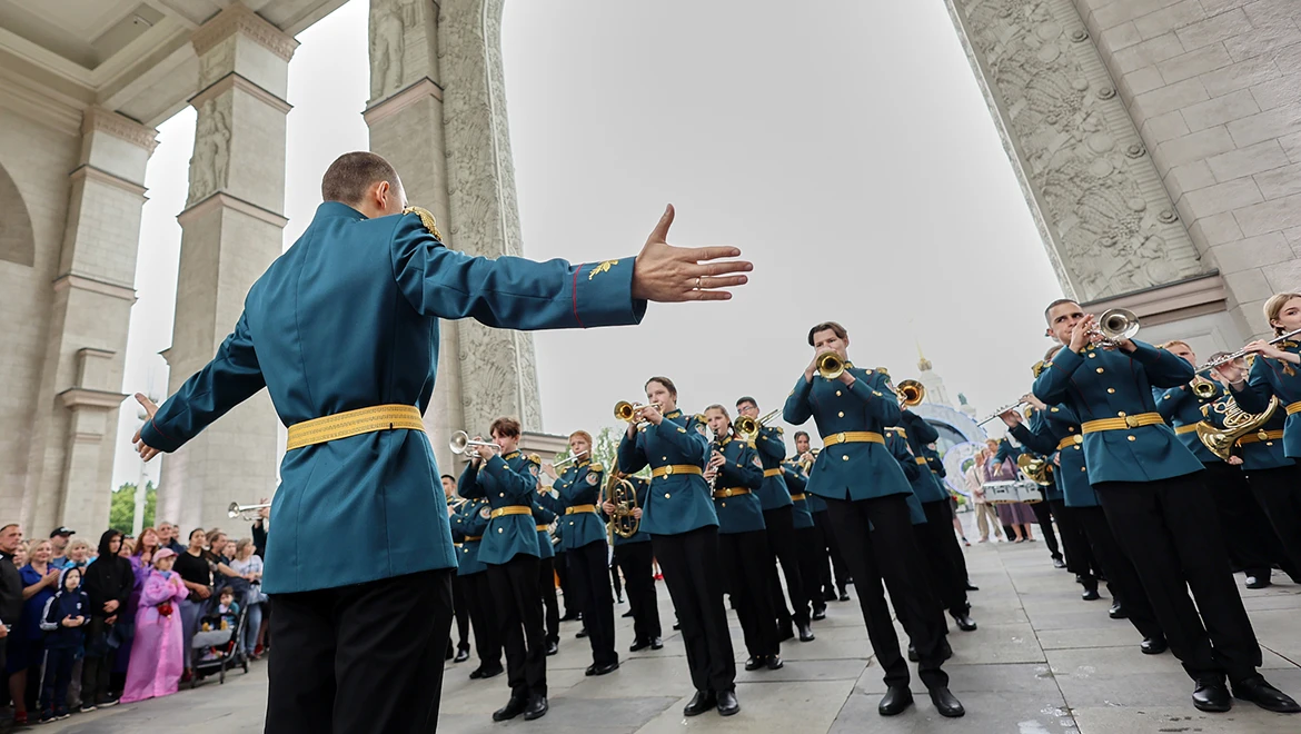 The best youth brass bands performed at the Exposition