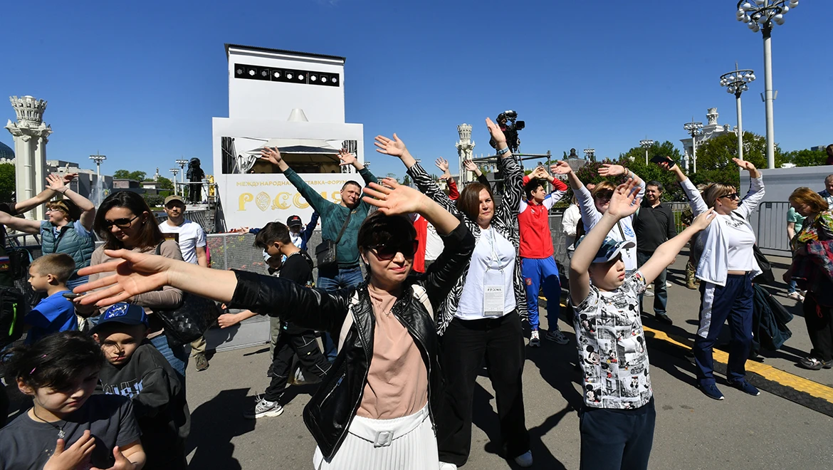 Golf, sea billiards and dancing with a champion: sporty Saturday at the RUSSIA EXPO