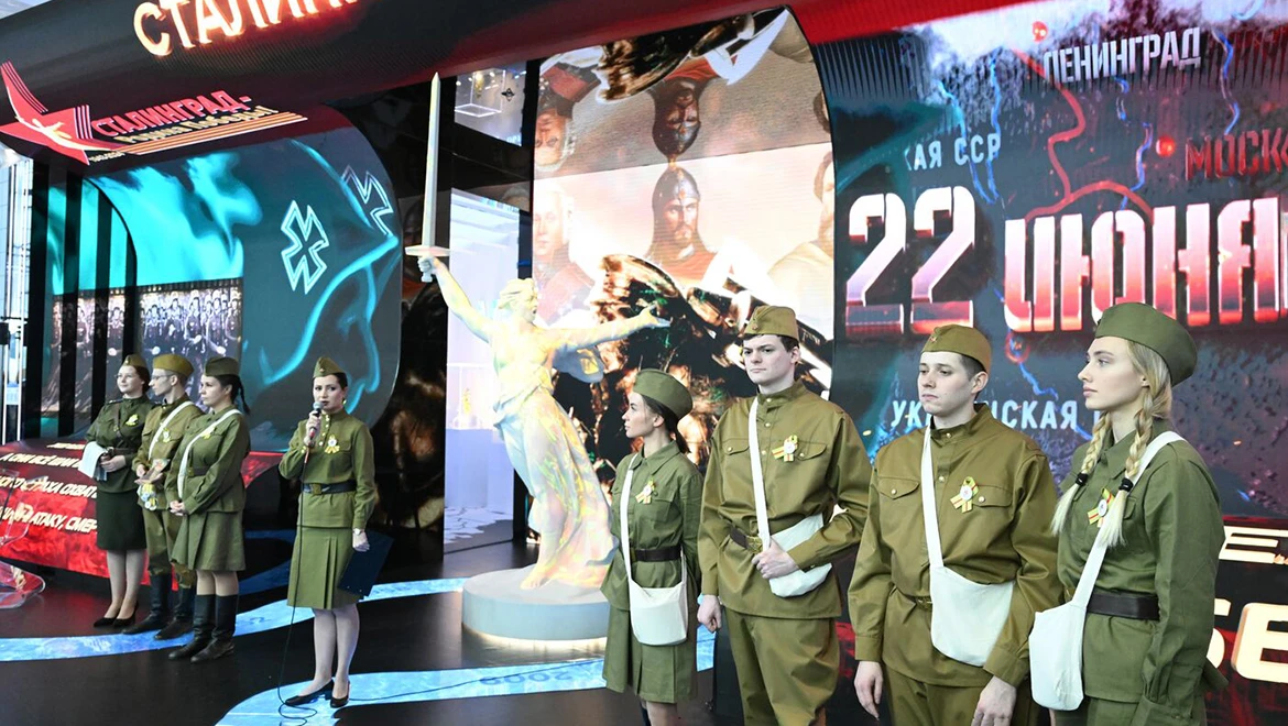 RUSSIA EXPO hosted a flash mob in honor of the anniversary of the victory in the Battle of Stalingrad