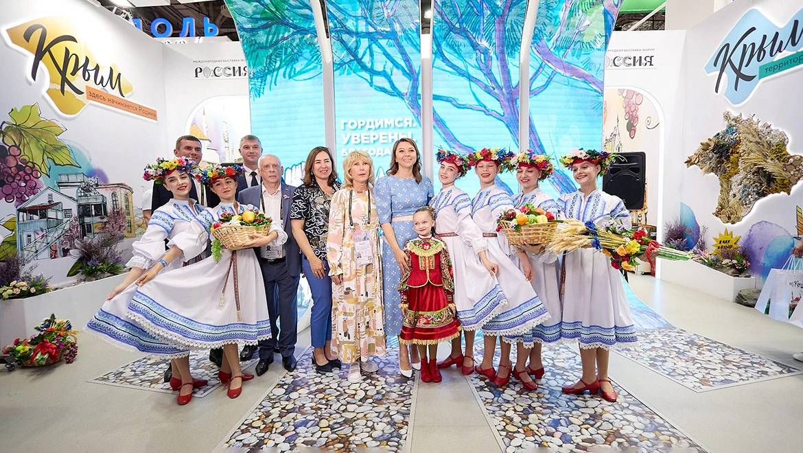 Republic of Crimea handed over a gift to the Russia National Centre
