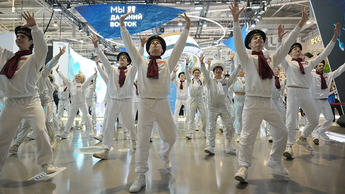 "Yablochko" dance flash mob was held at the Exposition