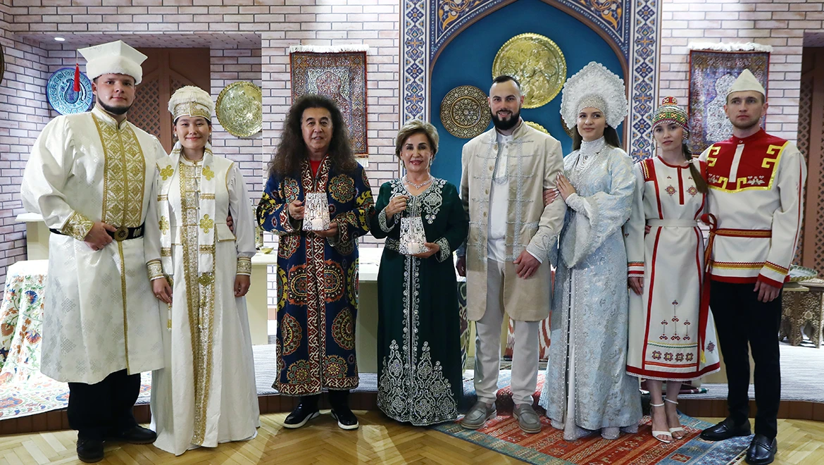 Flame of the All-Russian Family Hearth at the RUSSIA EXPO was handed over to Uzbekistan