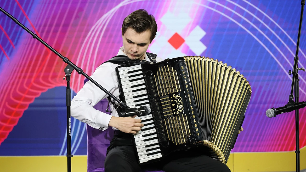"Vivat, Champions!": accordionists and bayanists from different countries performed for the guests of the RUSSIA EXPO