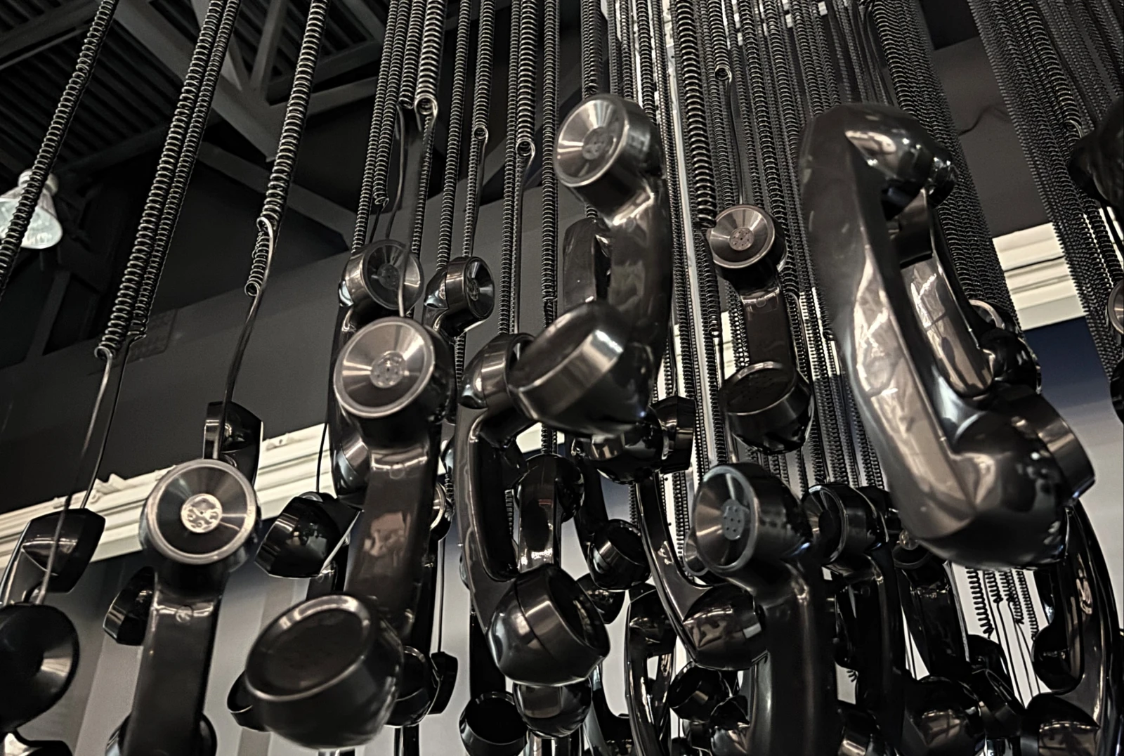 From the sounds of nature to street noise: "Amid Echoes" artwork at the "Legacy for the Future" exposition