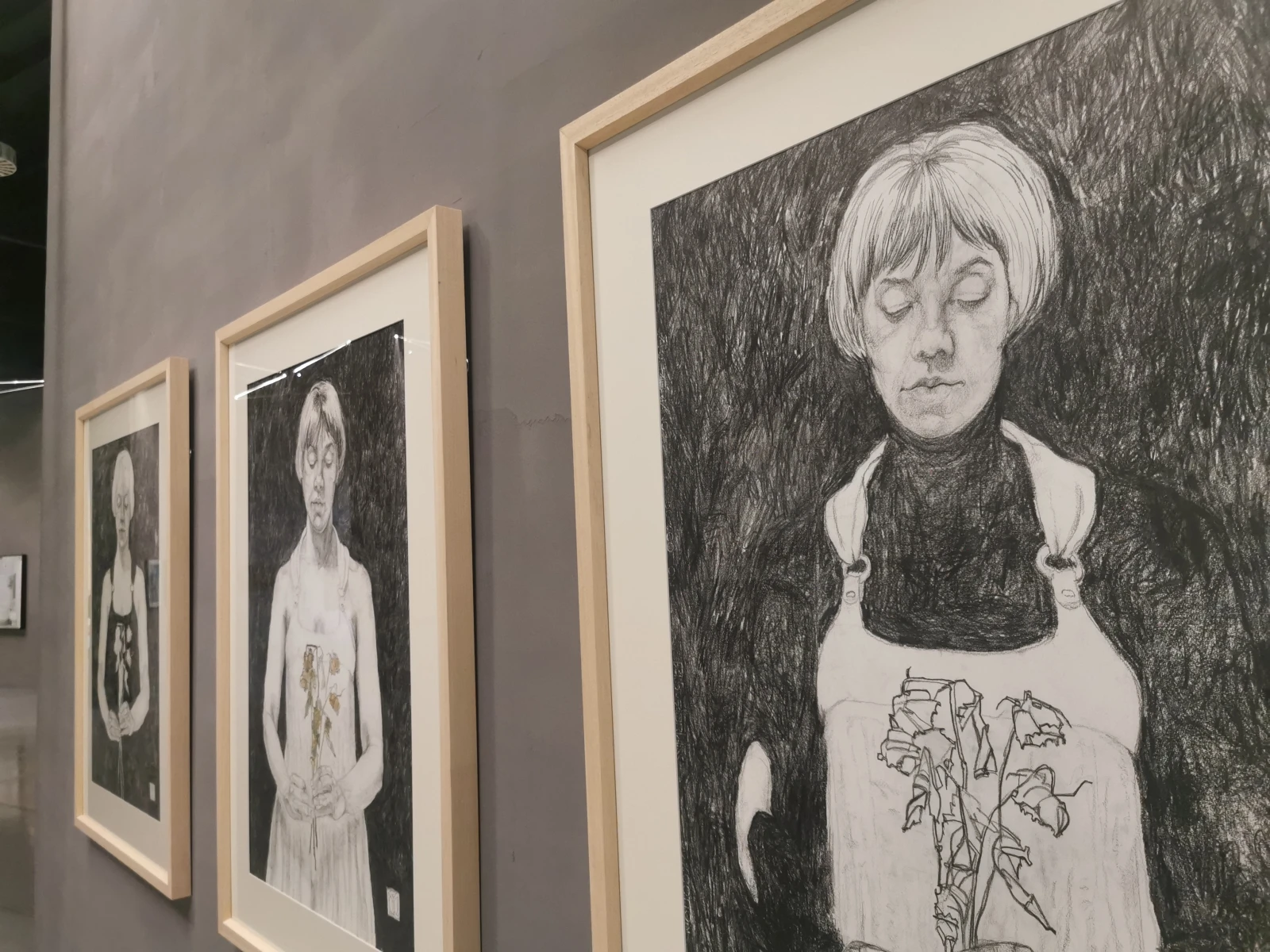 The artist in darkness: the meaning behind the "Le Orla / Self-Destruction" series at the exposition "Legacy for the Future"