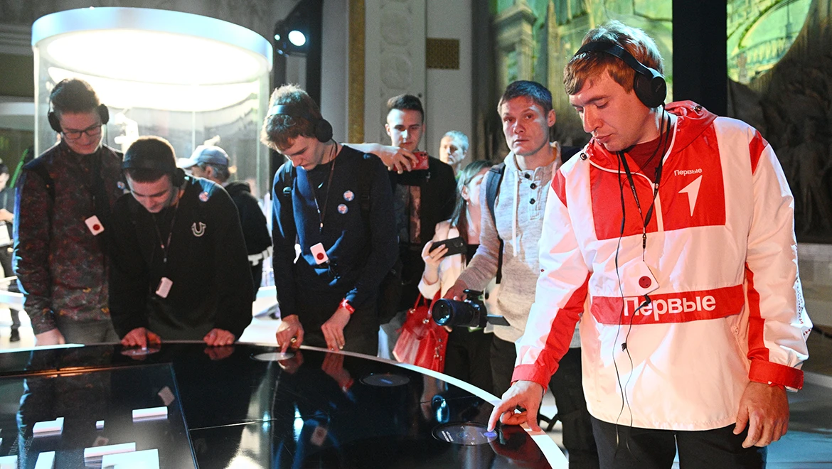 Grigory Gurov gave an author's tour of the exposition "First in Russia - Land of Opportunity"
