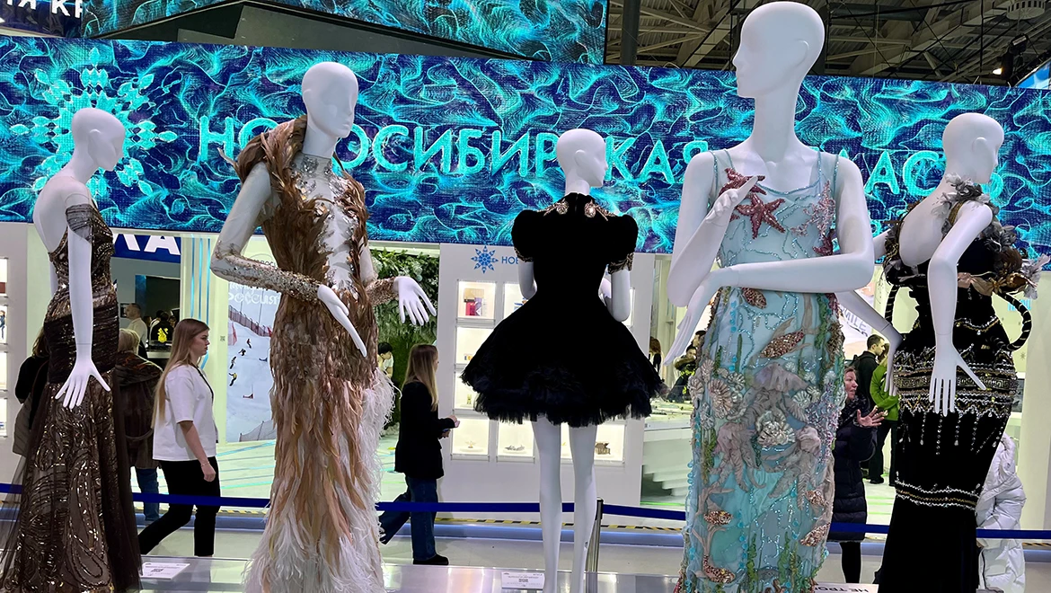 Legendary Lyudmila Gurchenko’s gown by Yudashkin can be seen at the RUSSIA EXPO