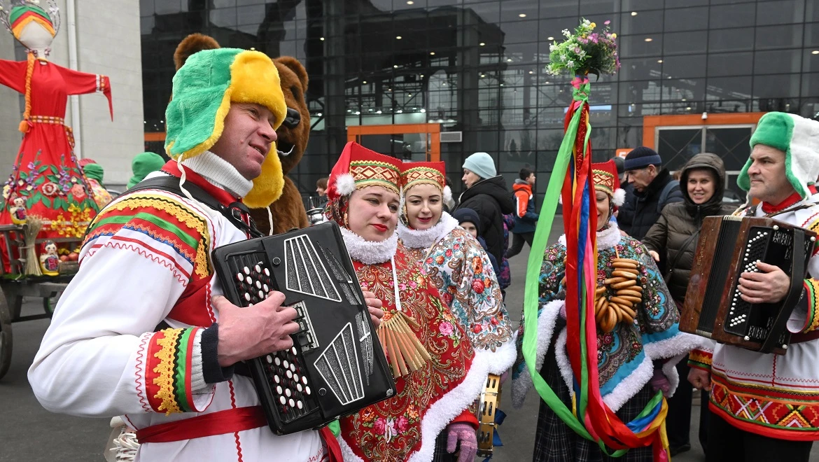An orchestra of one hundred bayan, squeezebox and accordion players will perform the song “Katyusha” at the RUSSIA EXPO