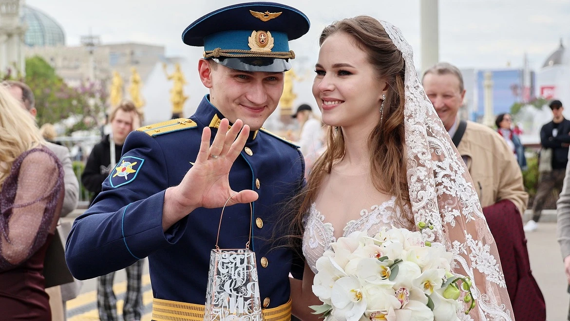 13 couples from the Volga Federal District got married at the RUSSIA EXPO