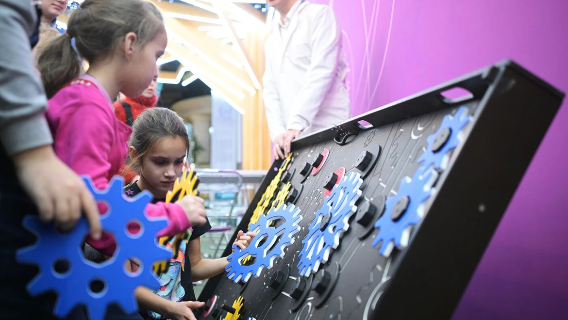 Science in the language of stand-up: Science festival for children started at the RUSSIA EXPO