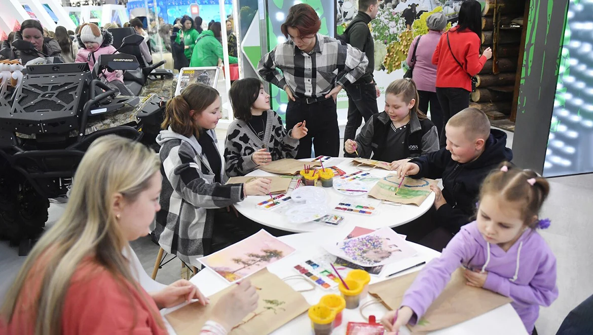 Battle of DJs, masterclasses and a photo shoot: a bright start to the week at the Exposition