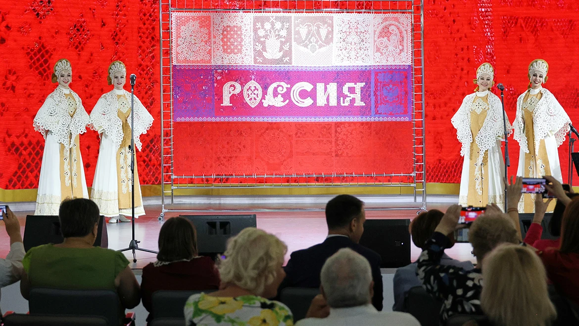 Panel created as part of the "Lace of Russia" campaign was presented at the Exposition