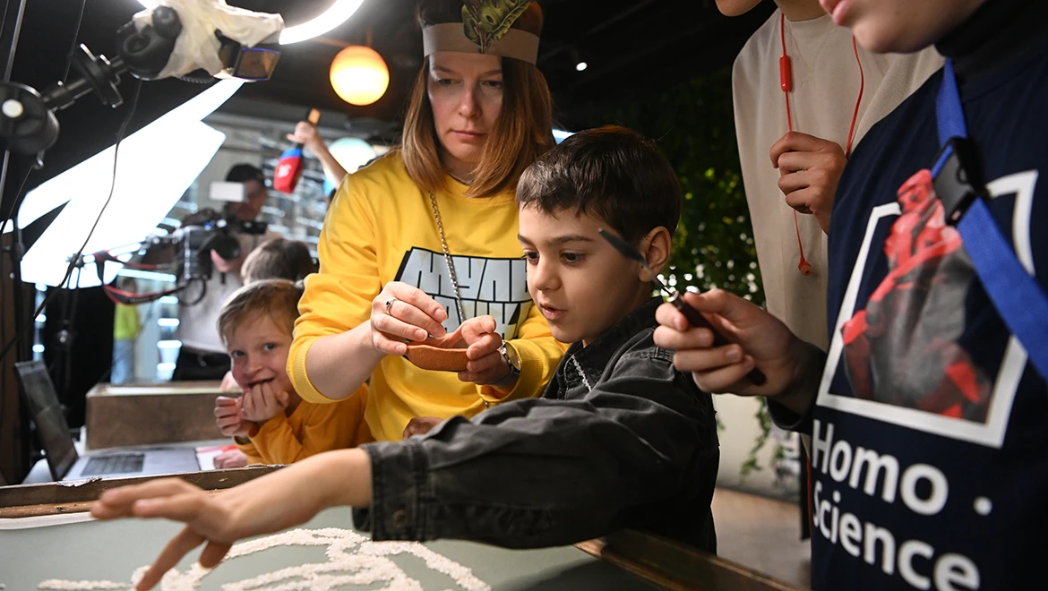 Fly on a plane, learn about finances and ride slides: children’s rooms at the RUSSIA EXPO