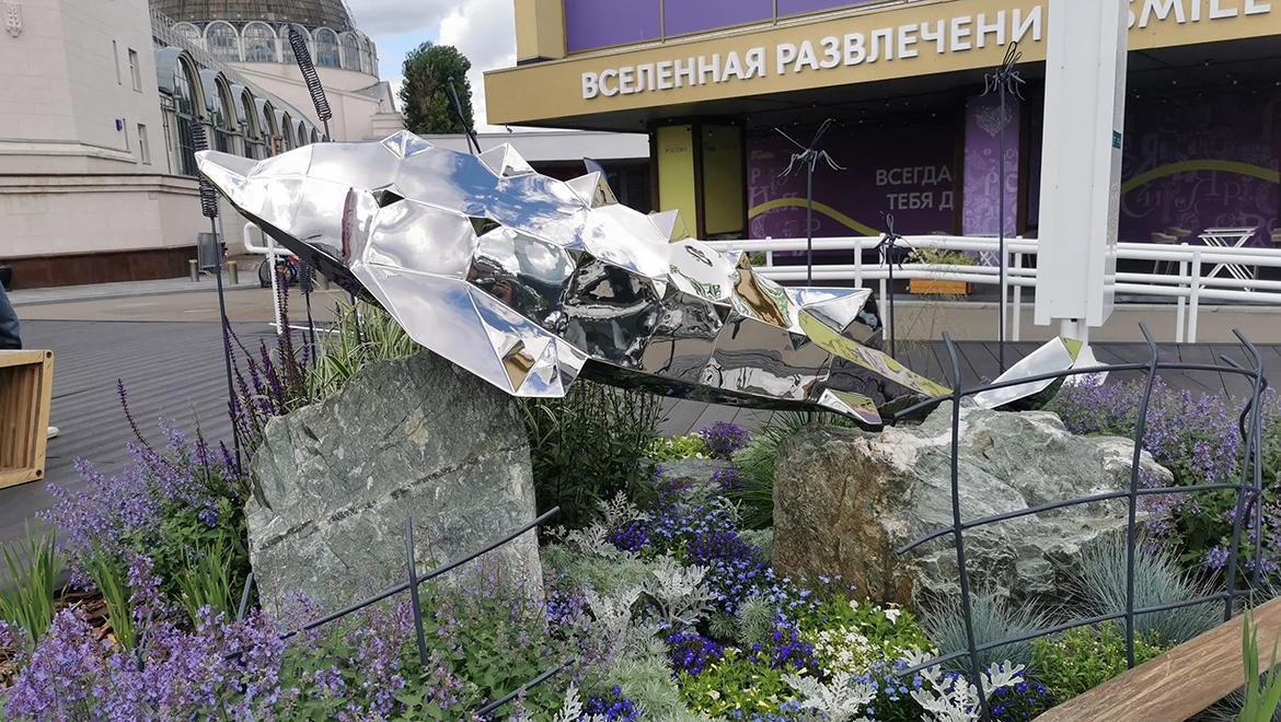 Snegurochka, tsar fish and Eskimo ball — bright symbols of the regions at the "Future in Flowers" festival