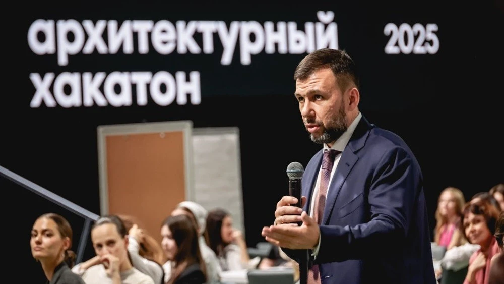 Bright colors for industrial cities: head of the Donetsk People's Republic highly appreciated the work of the Architectural Hackathon’s participants at the National Centre RUSSIA